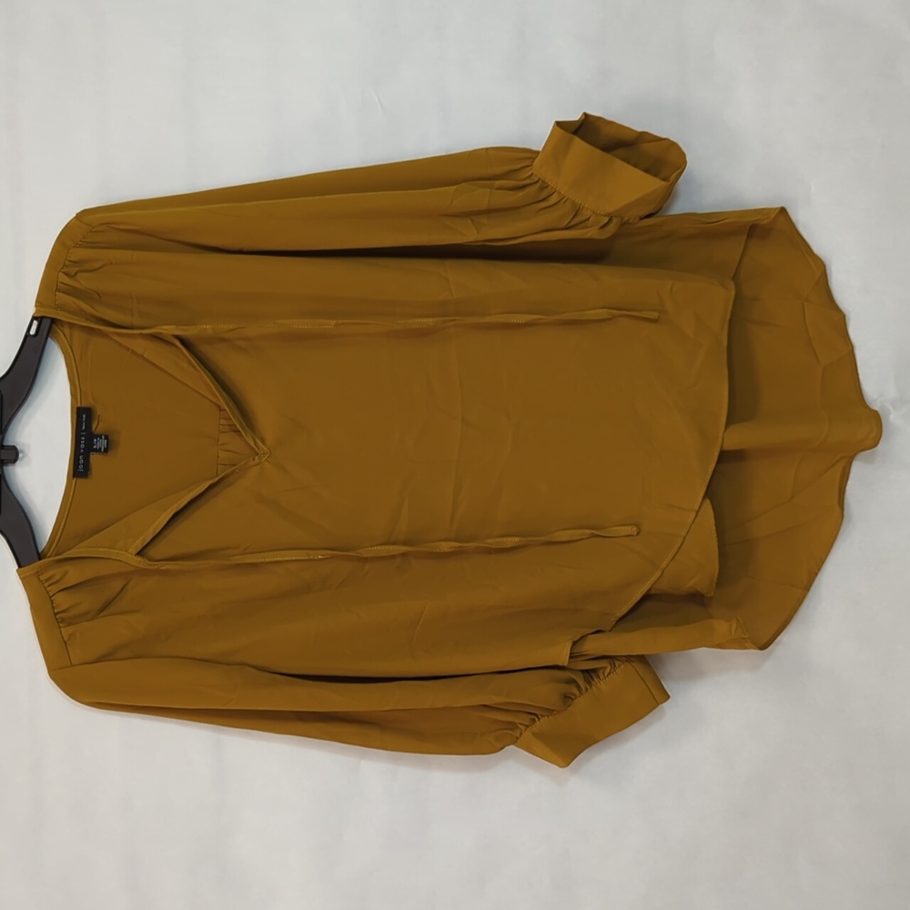 NWOT -Womens Long Sleeve Fashion V-Neck Top